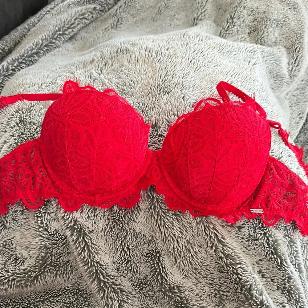 VS Pink Red Lace Bra - Picture 1 of 5